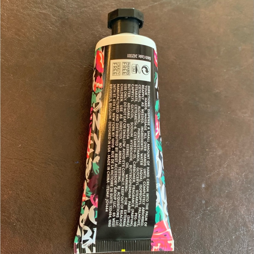 Betsey Johnson Vivid Rose Scented Hand Cream 80ml - Picture 5 of 6